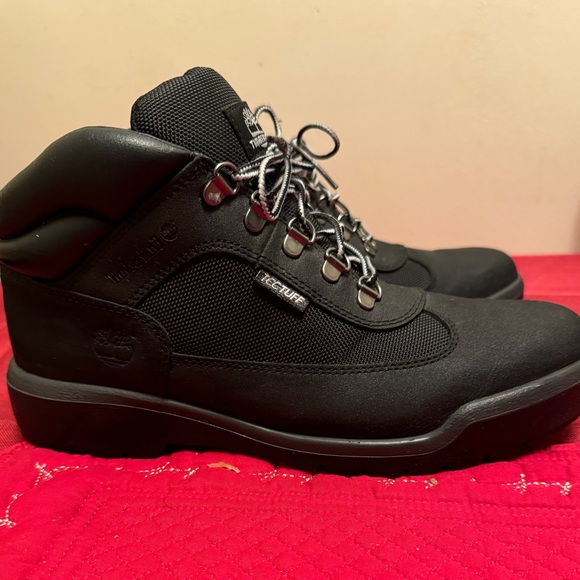 Black men’s timberland field boots great condition - Picture 2 of 5